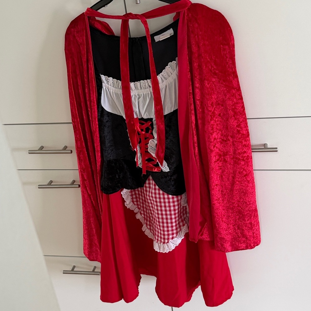 InCharacter Red Riding Hood Costume - Picture 2 of 6